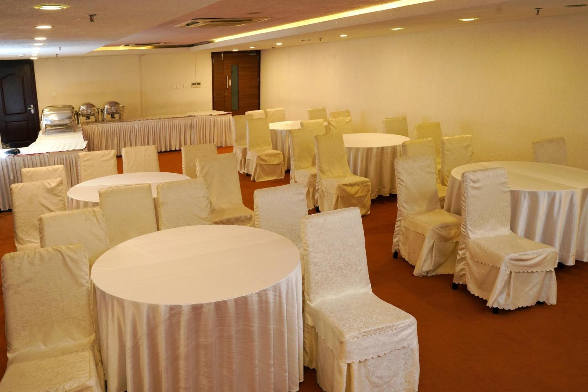 Kga Elite Continental Hotel Tiruvalla Eksteriør bilde