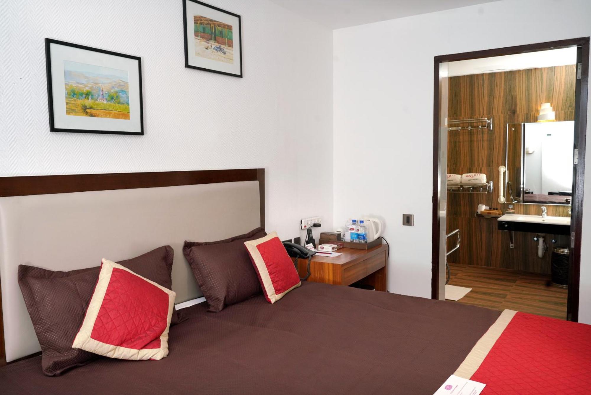 Kga Elite Continental Hotel Tiruvalla Eksteriør bilde