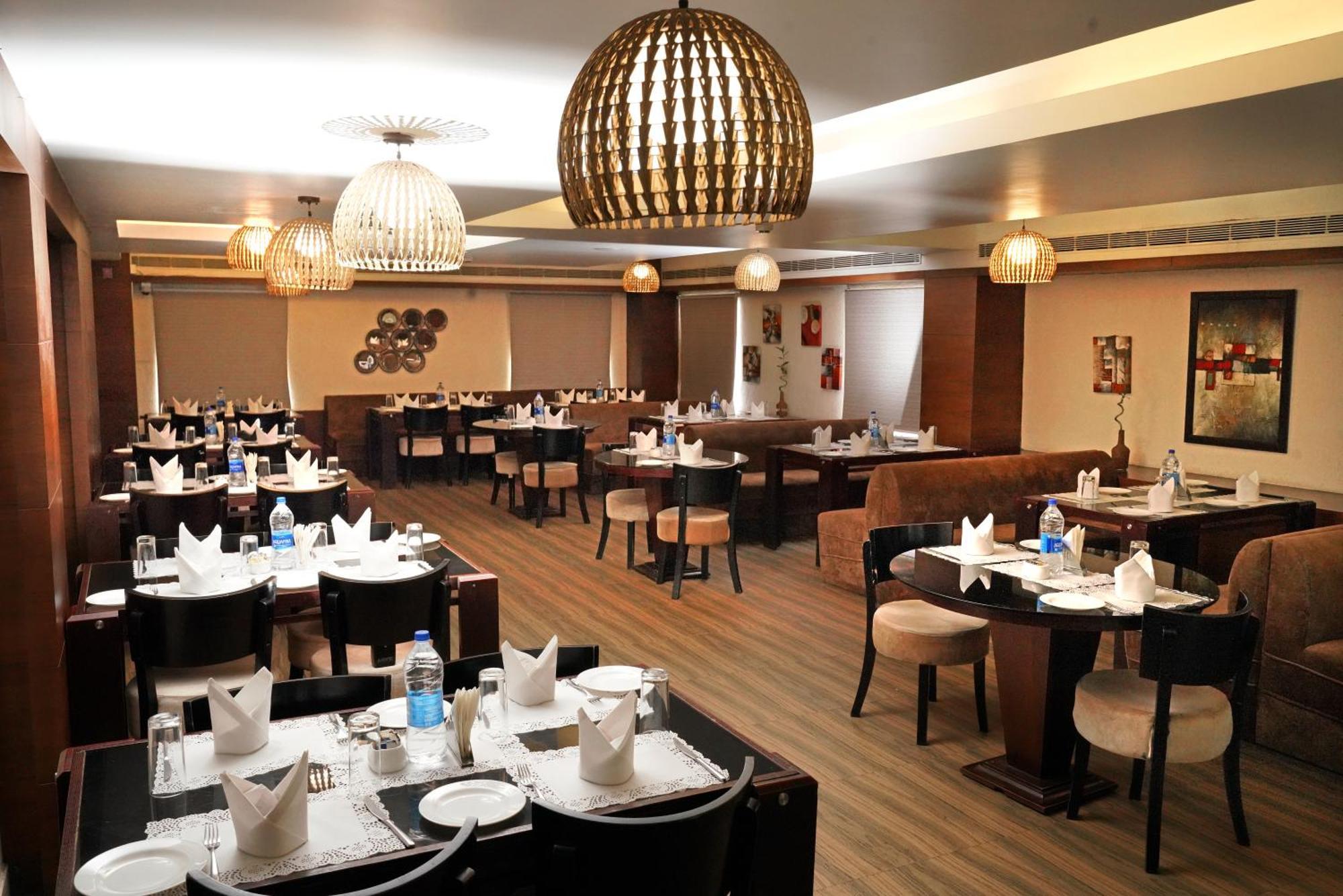 Kga Elite Continental Hotel Tiruvalla Eksteriør bilde