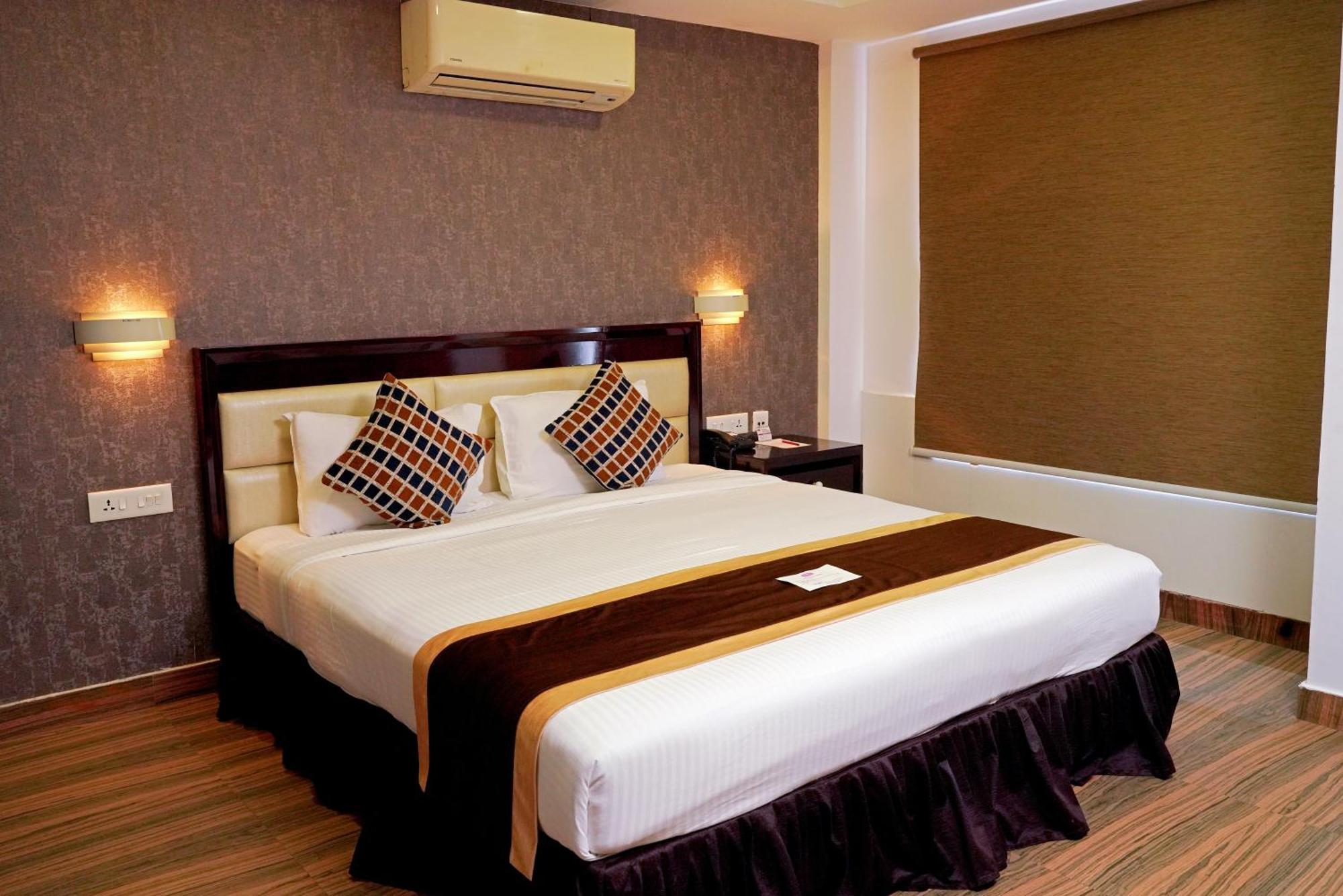 Kga Elite Continental Hotel Tiruvalla Eksteriør bilde
