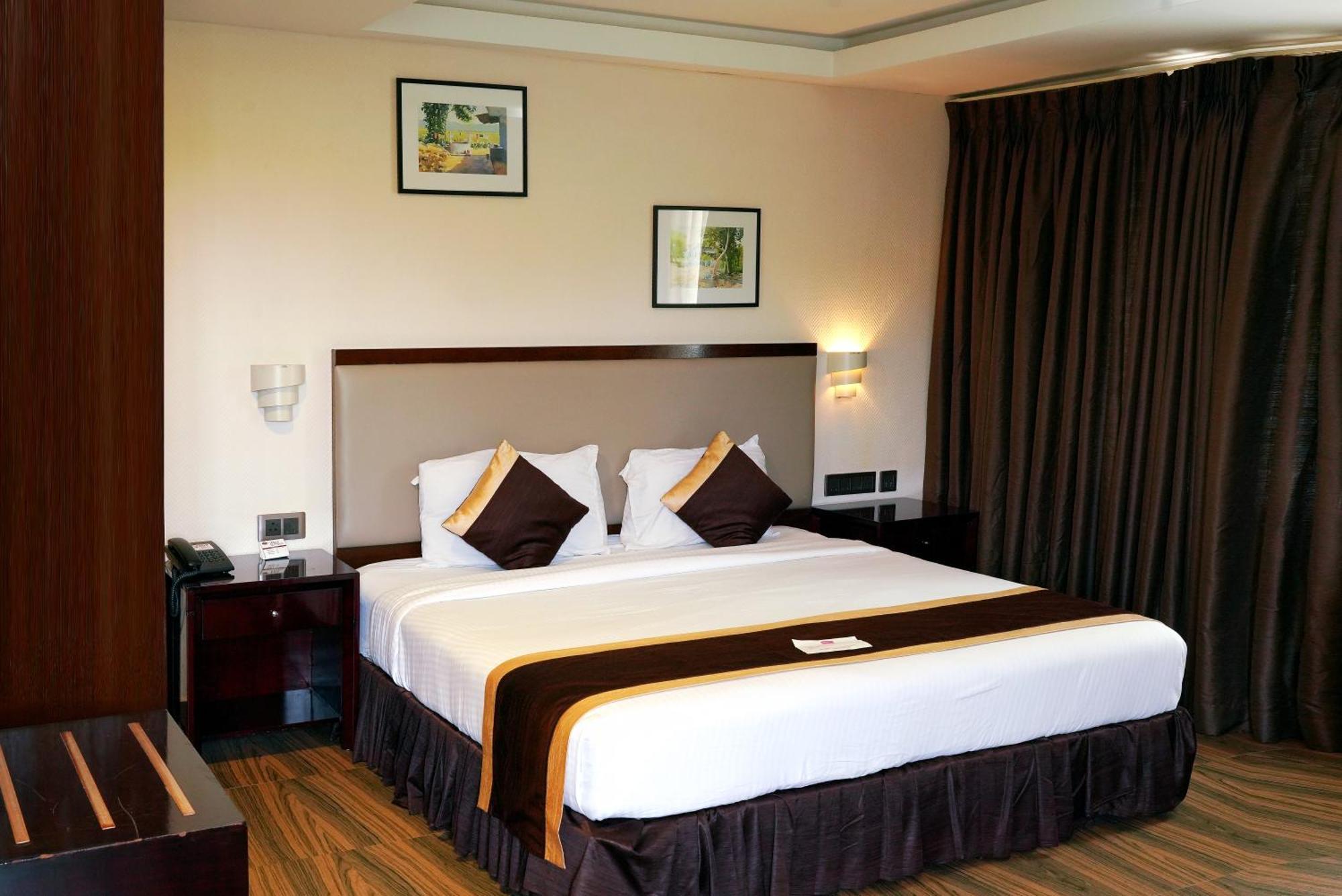 Kga Elite Continental Hotel Tiruvalla Eksteriør bilde