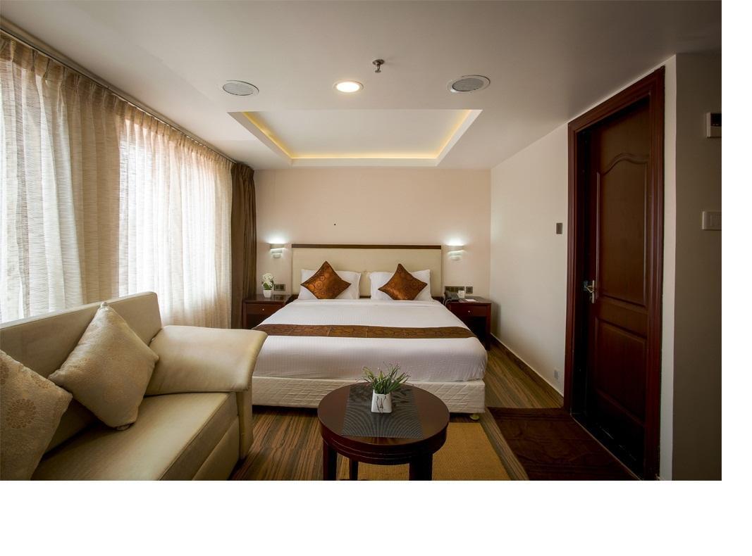 Kga Elite Continental Hotel Tiruvalla Eksteriør bilde