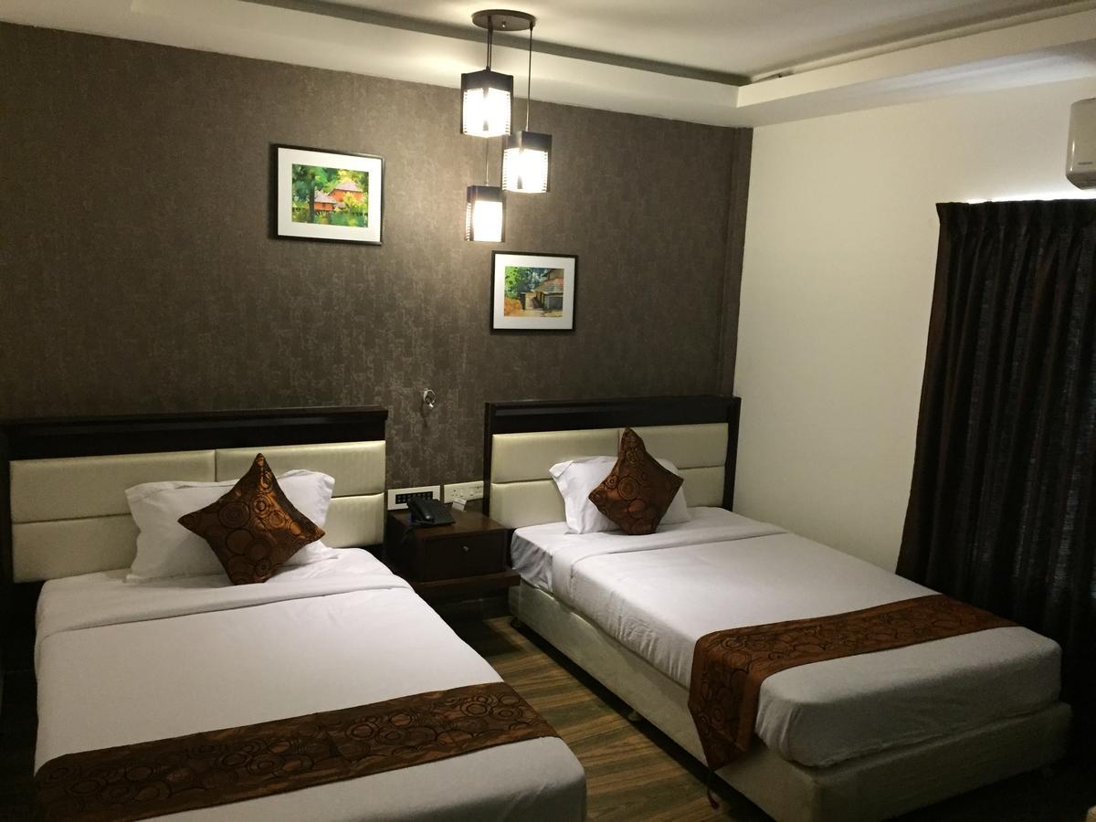 Kga Elite Continental Hotel Tiruvalla Eksteriør bilde