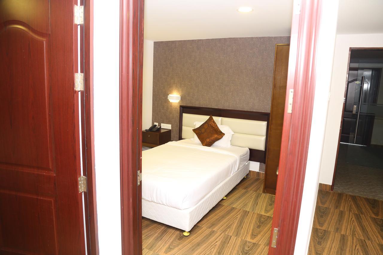 Kga Elite Continental Hotel Tiruvalla Eksteriør bilde