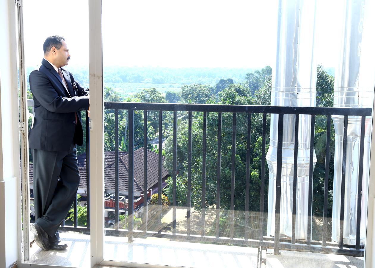 Kga Elite Continental Hotel Tiruvalla Eksteriør bilde
