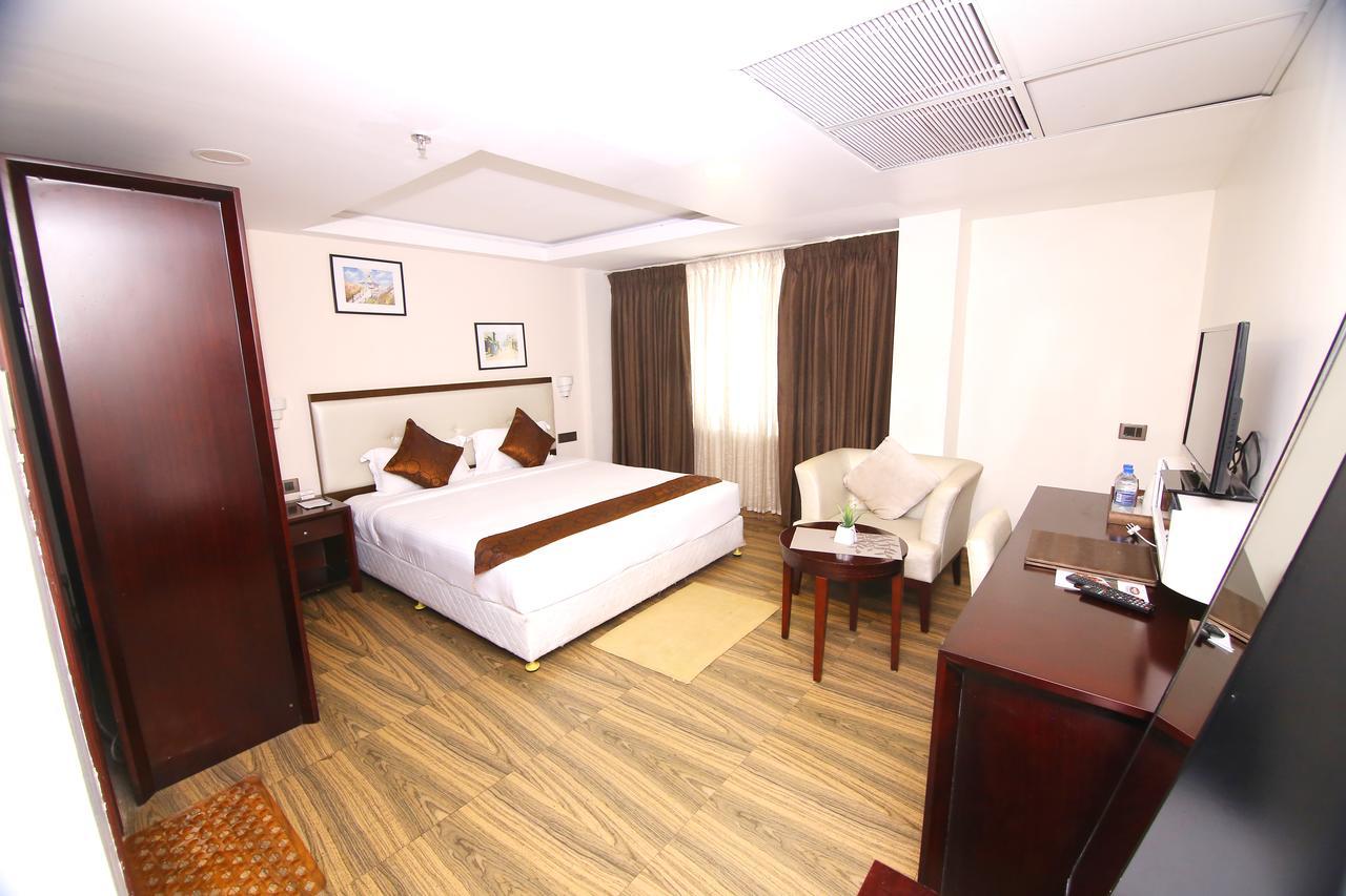 Kga Elite Continental Hotel Tiruvalla Eksteriør bilde