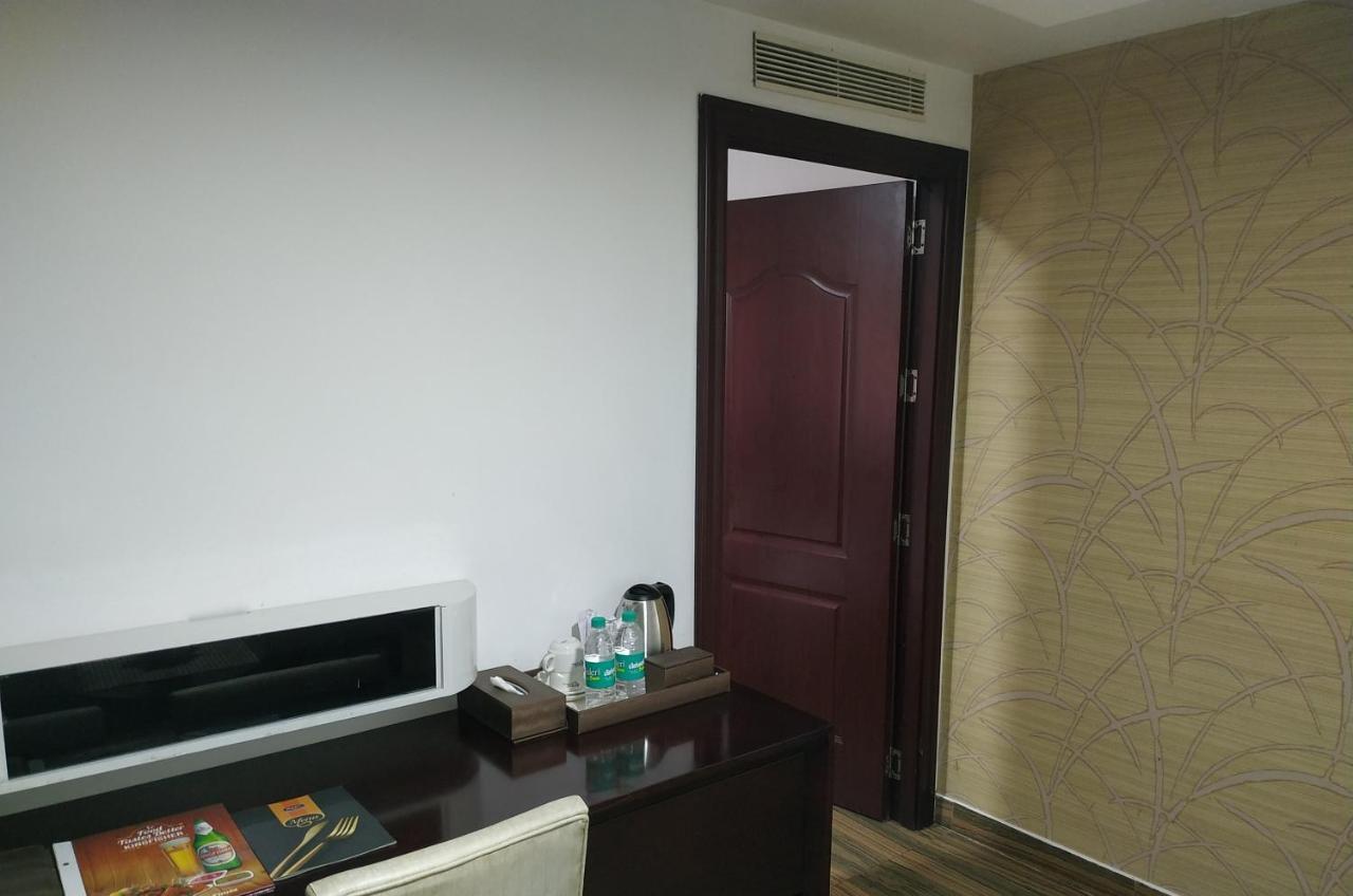 Kga Elite Continental Hotel Tiruvalla Eksteriør bilde