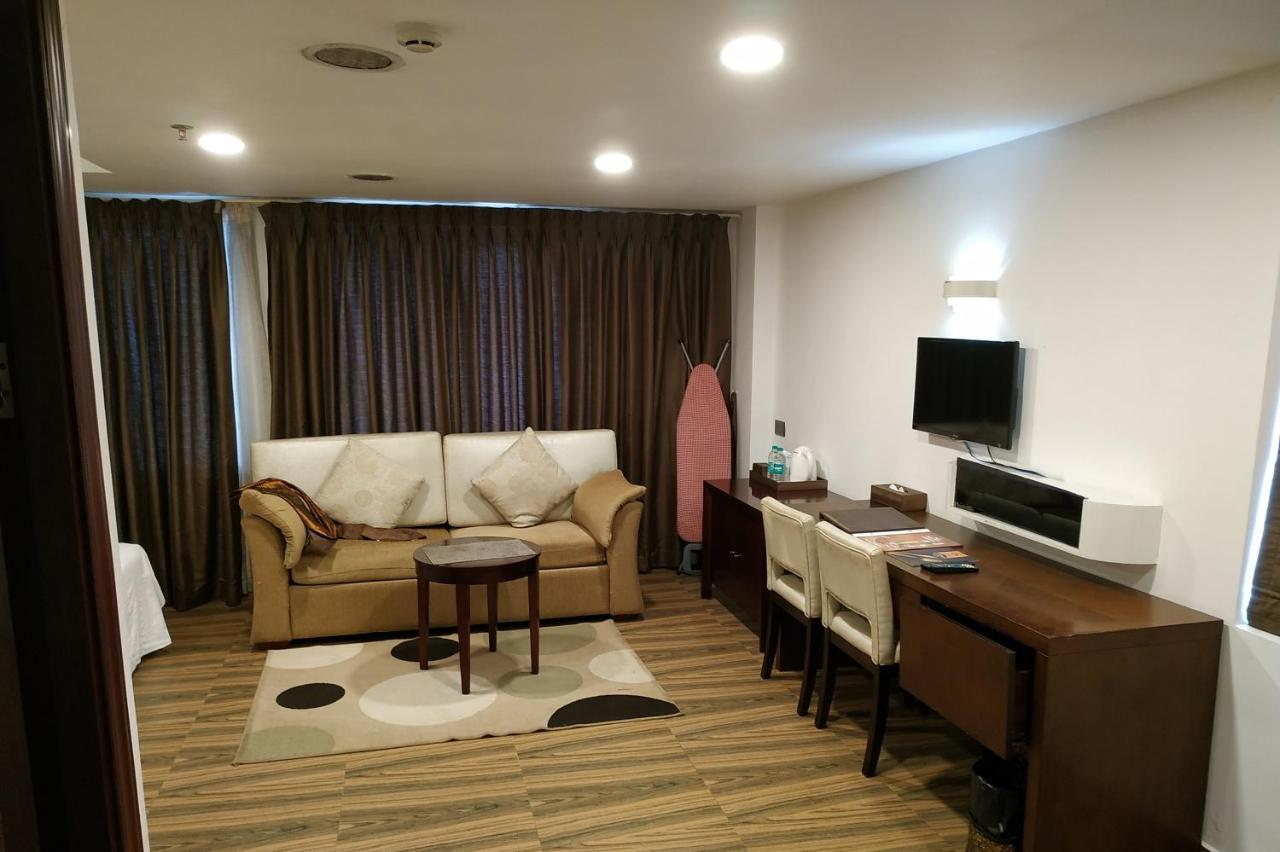 Kga Elite Continental Hotel Tiruvalla Eksteriør bilde