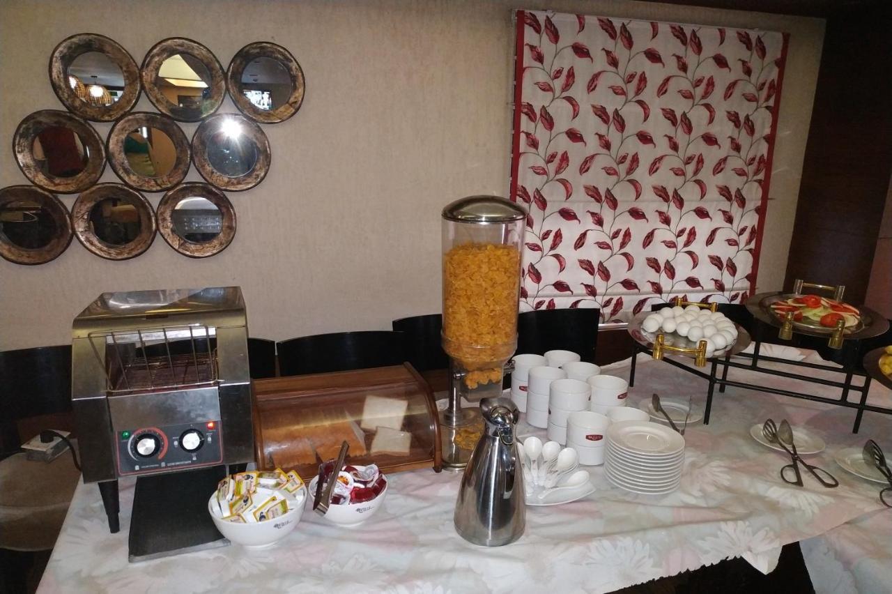 Kga Elite Continental Hotel Tiruvalla Eksteriør bilde