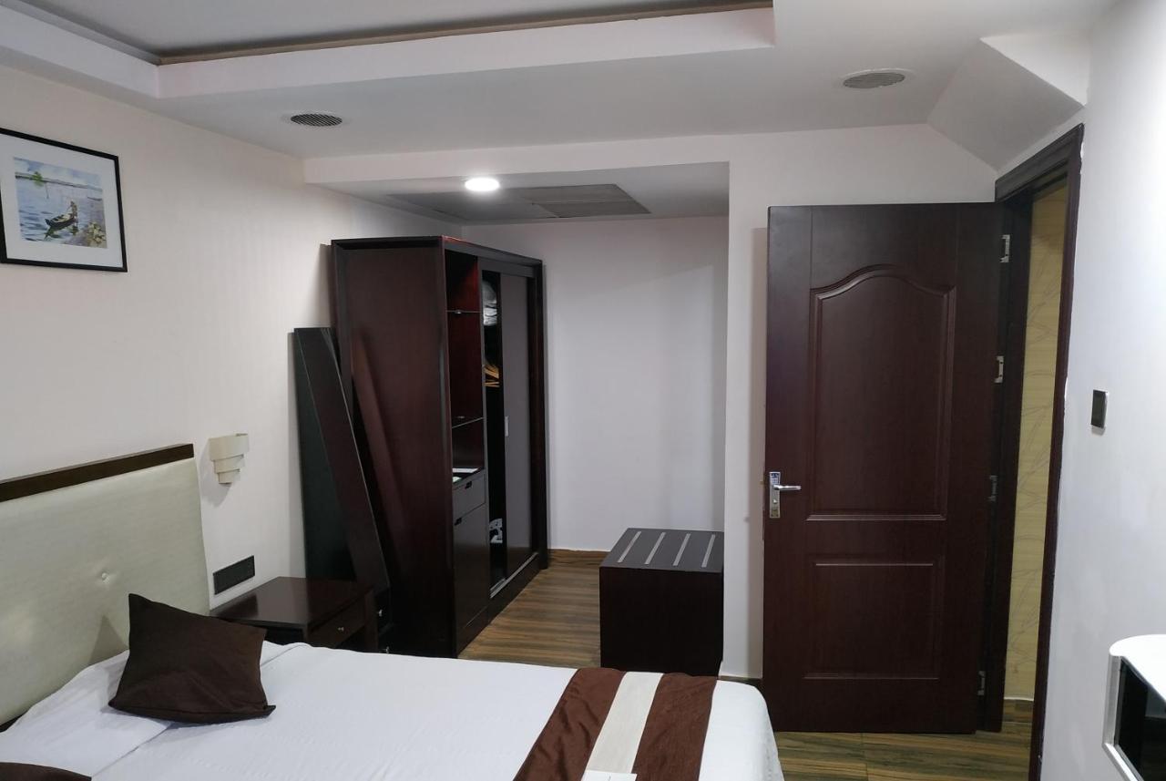 Kga Elite Continental Hotel Tiruvalla Eksteriør bilde