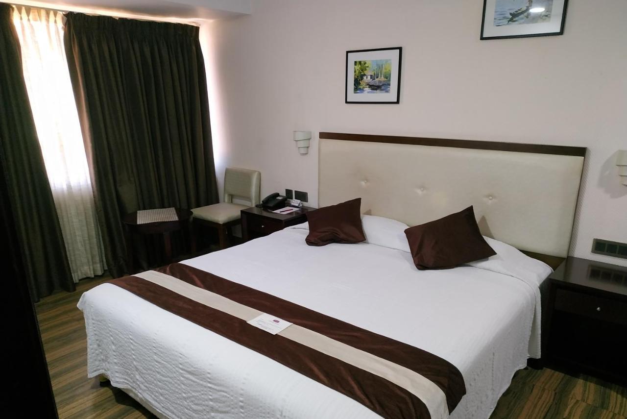 Kga Elite Continental Hotel Tiruvalla Eksteriør bilde
