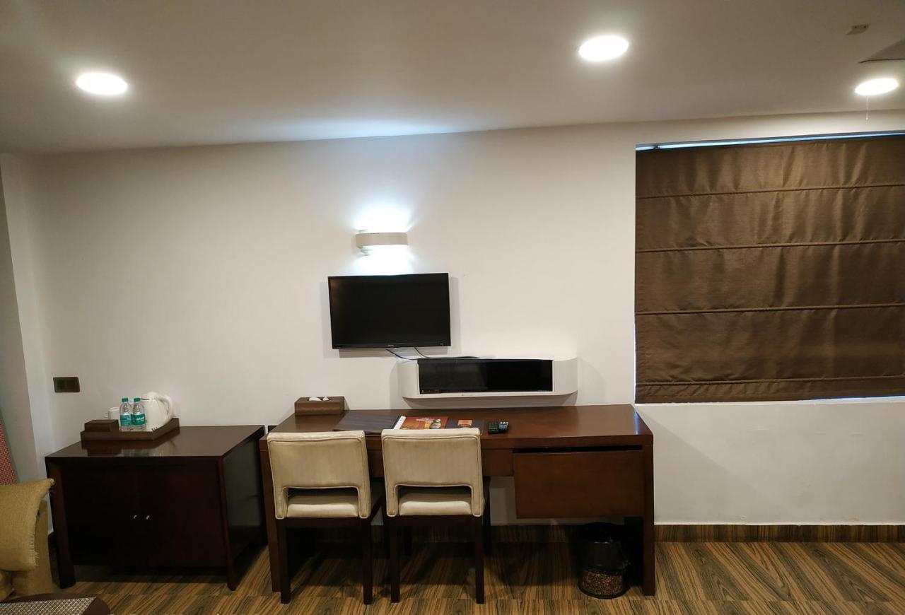 Kga Elite Continental Hotel Tiruvalla Eksteriør bilde